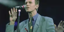 Dieci anni senza David Bowie, artista camaleontico e totale