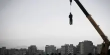 In Iran iniziano le impiccagioni pubbliche. Cosa succede ai manifestanti