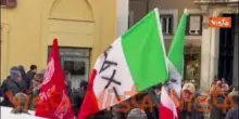 Sciopero tassisti, fumogeni e bombe carta a manifestazione Montecitorio
