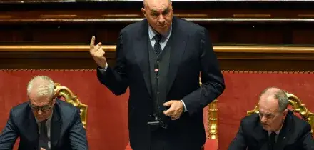 "Fiero degli aiuti a Kiev". Crosetto alla Camera. Ma i vannacciani votano no