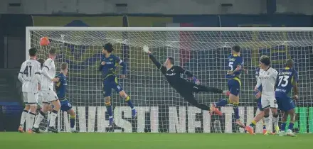 Orban illude il Verona, il Bologna rimonta e vince 2-3