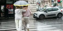 Domenica di maltempo sull'Italia: piogge, temporali e calo delle temperature