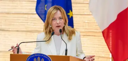 Meloni critica i dazi Usa: &ldquo;Un errore&rdquo;. Telefonate con Trump e Nato sulla Groenlandia