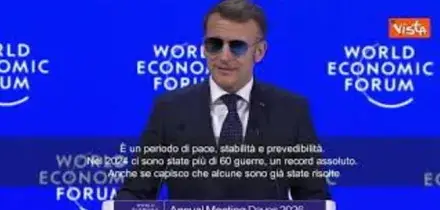 Macron scherza a Davos: &Egrave; un periodo di pace, stabilit&agrave; e prevedibilit&agrave;