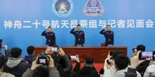 Cina, conferite medaglie ai tre astronauti della missione Shenzou-20