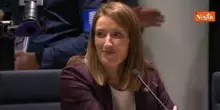 Meloni al Consiglio Ue informale. Baci sulle guance con Sanchez, poi parla con De Wever e Stocker