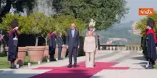 Merz accolto da Meloni a Villa Doria Pamphilj per il Vertice intergovernativo tra Italia e Germania