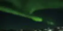 Groenlandia, spettacolare aurora boreale nei cieli di Nuuk