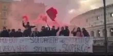 Protesta contro Ice al Colosseo: ci mancava la cesura tra compagni e maranza... | VIDEO