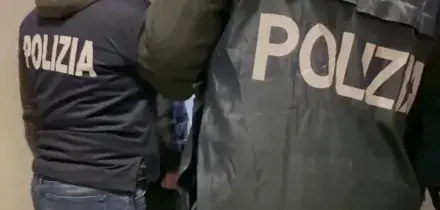 Napoli, blitz a Scampia contro la camorra: 15 arresti