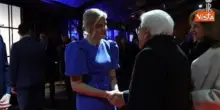 La stretta di mano tra Mattarella e Rubio alla cena di gala del Cio alla Fabbrica del Vapore