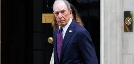 L'onda lunga del caso Epstein travolge Starmer: si dimette il capo di gabinetto
