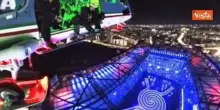 Cerimonia d'apertura Milano Cortina, la visuale dall'alto dall'elicottero della Polizia di Stato
