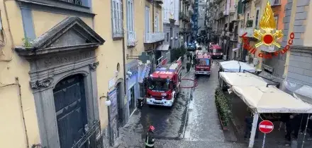 Fiamme in pieno centro a Napoli, coinvolto il teatro Sannazaro