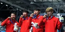 Pattinaggio, storico bronzo per la Cina nell'inseguimento a squadre