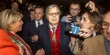Sgarbi si rivede in pubblico a Ferrara. E il video diventa virale