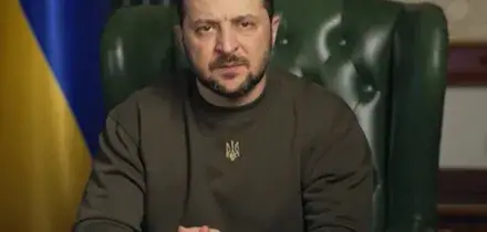 Zelensky: "Sia gli Usa che la Russia vogliono farci lasciare il Donbass"