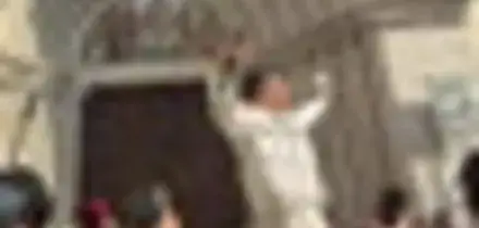 Sanremo, flash mob Sal da Vinci con novelli sposi: "Per me sempre s&igrave;"