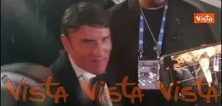 Sal Da Vinci trionfa al Festival di Sanremo 2026, ovazione dei fan con grida forza Napoli e selfie