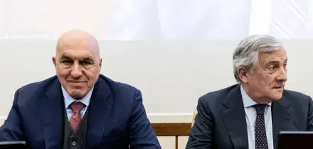 Crosetto chiude il caso Dubai: "Chiedo scusa, ero l&igrave; in ferie per stare con i miei figli"