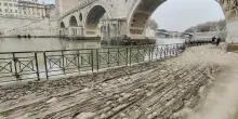 Tevere, scontro di competenze sulla pulizia. Ecco il risultato tra fango e immondizia