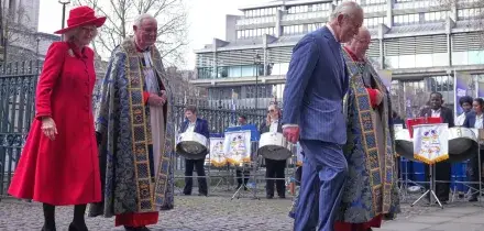 Windsor riuniti senza Andrea, ma &egrave; flop &ldquo;reale&rdquo;: la Bbc taglia la diretta del Commonwealth Day