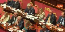 Meloni prende appunti durante interventi in Senato dopo informativa su crisi Iran