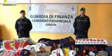 Abbigliamento e accessori del Genoa contraffatti, 2 denunciati a Genova