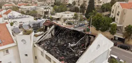 La fatwa dei Pasdaran: "Elimineremo Netanyahu". Raid e attacchi incrociati