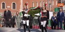 Giornata dell'Unit&agrave; d'Italia, l'omaggio di Mattarella al Milite Ignoto all'Altare della Patria