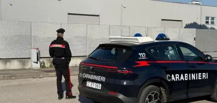 Furto nello stabilimento Prada, rubate scarpe per centinaia di migliaia di euro