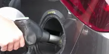 Carburanti, il governo taglia le accise