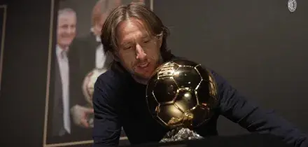 Il pallone d'oro di Modric esposto al Museo Mondo Milan