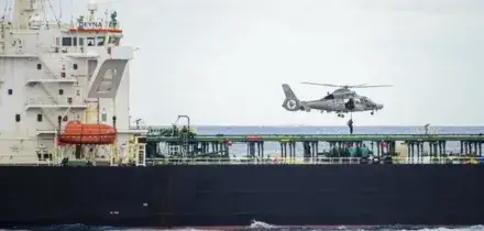 Francia sequestra petroliera russa: "L'Iran non distoglie il sostegno a Kyev"