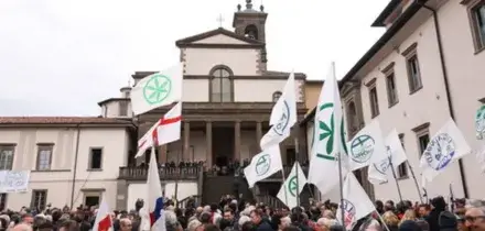 A Pontida l'ultimo saluto dei militanti leghisti a Bossi