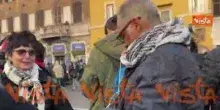 Striscione 'Gaza we are coming' alla Manifestazione No Kings a Roma