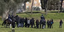 La cerimonia anarchica a Roma nonostante il divieto. "Violenza liberatrice", le nuove minacce in rete