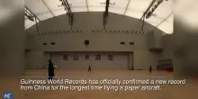 Cina, team batte Guinness World Record per durata di volo di aeroplano di carta