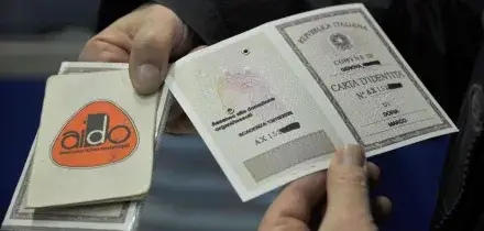 Carta d'identit&agrave; cartacea addio dal 3 agosto 2026: l'Ue dice no alla proroga e si teme il caos