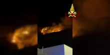 Incendio minaccia abitazioni a Ischia, le operazioni di spegnimento