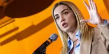 La Salis tenta la scalata del campo largo. Pd in tilt per il triangolo con Elly e Conte