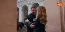 L'abbraccio tra Meloni e Zelensky all'arrivo del Presidente ucraino a Palazzo Chigi