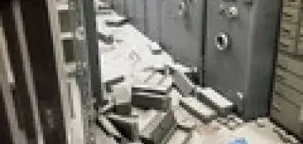 Colpo in banca a Napoli, l'esperto: &ldquo;Nessuna improvvisazione, piano preciso&rdquo;. La fuga nelle fogne