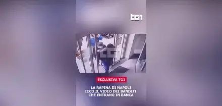 Rapina in banca a Napoli, Tg1 mostra video dei banditi che entrano nell'istituto
