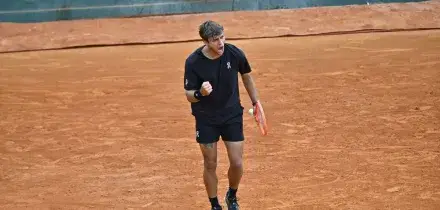 Cobolli batte Zverev e vola in finale a Monaco di Baviera