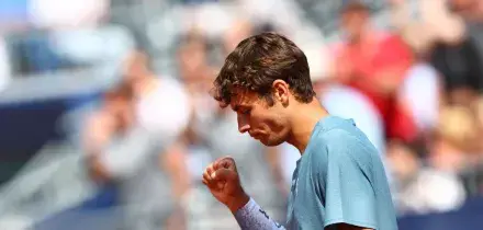 Cobolli batte Zverev e scoppia in lacrime: "Glielo dedico, &egrave; andato via troppo presto..."