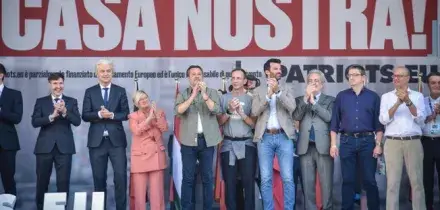 Milano, Remigration Summit in Piazza Duomo: "Padroni a casa nostra"