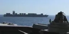 Battaglie navali a Hormuz, i Marines catturano mercantile iraniano. Droni contro nave Usa