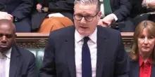 Londra, Starmer fischiato in parlamento: "L'ambasciatore negli Usa nominato a mia insaputa"