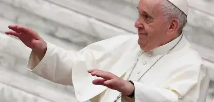 Poste, francobollo dedicato a Papa Francesco a un anno dalla scomparsa